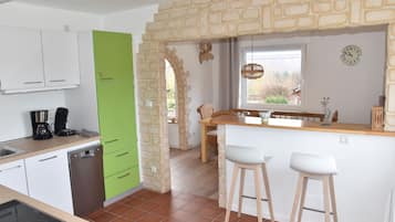 Kühlschrank, Mikrowelle, Ofen, Geschirrspüler