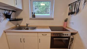 Fridge, oven, coffee/tea maker, toaster