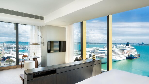 A modern hotel room with a large window, a bed, a desk, and a TV. - Intercontinental Auckland (Auckland)