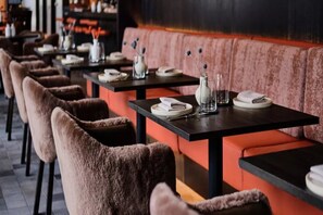 Luokittelematon kuva, 2 kautta 69, painike