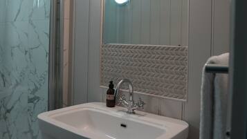 Standard Double Room | Bathroom