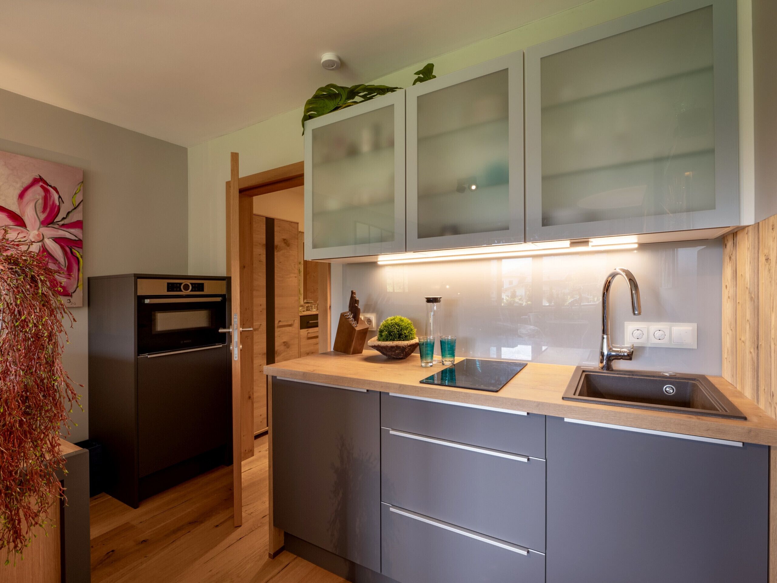 Kühlschrank, Mikrowelle, Ofen, Geschirrspüler