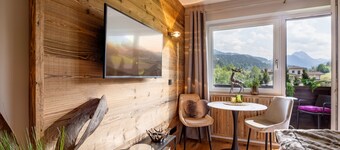 Alpine's Nest studio apartment with mountain views
