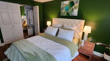 1 habitación, caja de seguridad en la habitación y escritorio