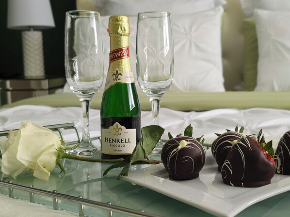 1 bedroom, in-room safe, desk, iron/ironing board