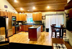 Fridge, microwave, oven, stovetop - Trails end base camp - direct trail access!  (Wetmore)