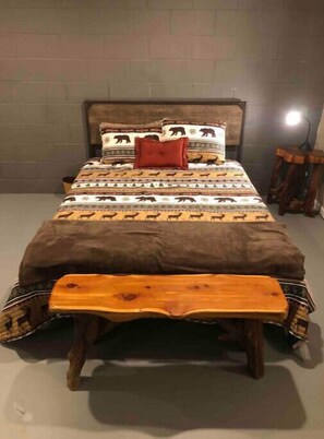 5 bedrooms, iron/ironing board, free WiFi, bed sheets