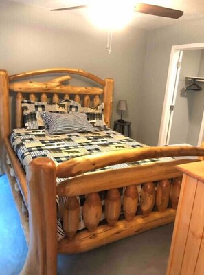 5 bedrooms, iron/ironing board, free WiFi, bed sheets - Trails end base camp - direct trail access!  (Wetmore)