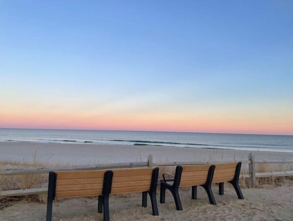 Beach - Ocean Escape 3 BR Serenity & Fun (Seaside Heights)