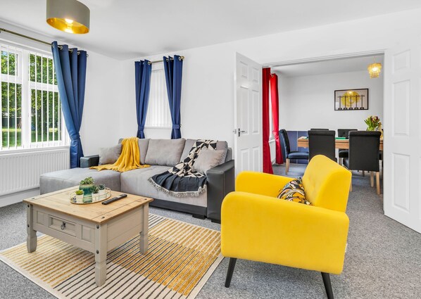 En 50-tommers smart-TV med kabel-kanaler samt TV