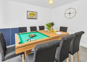 Family House | In-room dining - The No.7 (Huntingdon)