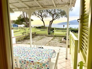 Appartement familial, vue sur la mer | Vue depuis l’hébergement 