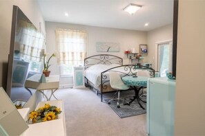 1 chambre, bureau, fer et planche à repasser, Wi-Fi gratuit