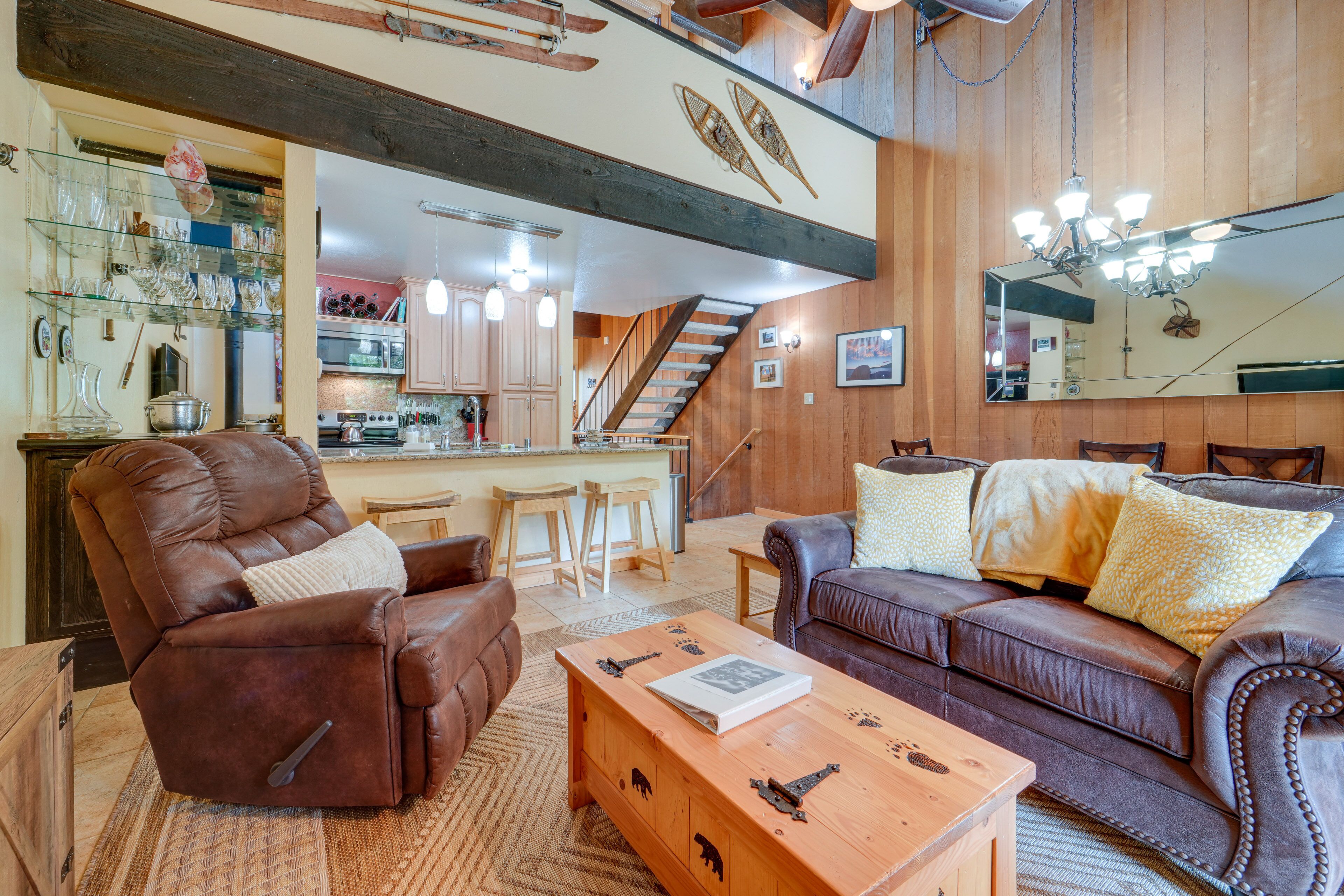 Convenient Kings Beach Condo: 1 Mi to Lake Tahoe!