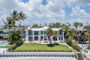 Exterior - Fabulous one of a kind direct beach/gulf front home-Sleeps 12 (Redington Beach)