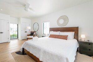 6 bedrooms, iron/ironing board, free WiFi, bed sheets - Fabulous one of a kind direct beach/gulf front home-Sleeps 12 (Redington Beach)