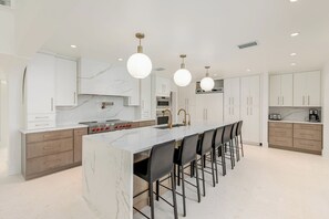 Coffee/tea maker, fridge, microwave, oven - Fabulous one of a kind direct beach/gulf front home-Sleeps 12 (Redington Beach)