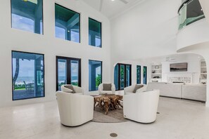 Smart TV, offices - Fabulous one of a kind direct beach/gulf front home-Sleeps 12 (Redington Beach)