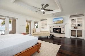 6 bedrooms, iron/ironing board, free WiFi, bed sheets - Fabulous one of a kind direct beach/gulf front home-Sleeps 14 (Redington Beach)