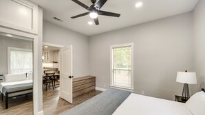 3 bedrooms, desk, iron/ironing board, internet - Pottboro Vacation Rental w/ Private Hot Tub! (Pottsboro)