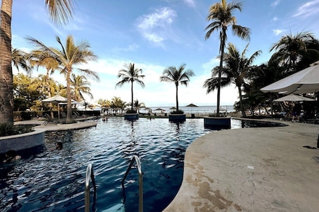 A heated pool. Beautiful Condo with Private Beach Club