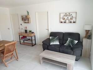 Living area - Maison Récente, Proche de la Mer, de la Rochelle et des Iles (Yves)