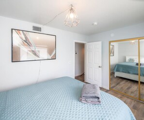 4 bedrooms, desk, iron/ironing board, travel cot