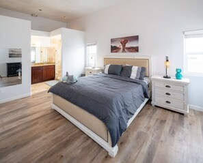 4 Schlafzimmer, Schreibtisch, Bügeleisen/Bügelbrett, Reisekinderbett