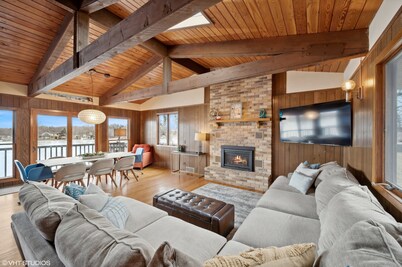 Cedar Lake getaway with sauna - cozy fireplace!