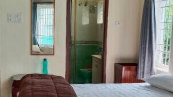 4 bedrooms, desk, free WiFi, bed sheets