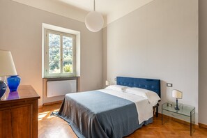 4 dormitorios, tabla de planchar con plancha, wifi y ropa de cama