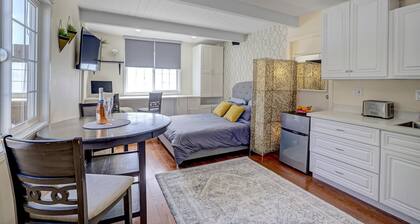 Remodeled Studio w/Fast Wi-Fi in Heart of Bay Area