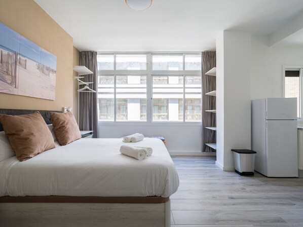 Iron/ironing board, free WiFi, bed sheets