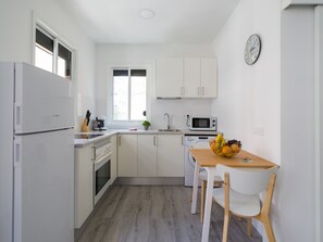 Fridge, microwave, oven, coffee/tea maker