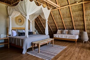 Luxury Double Room, 1 King Bed, Balcony, Ocean View
