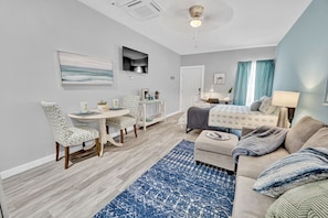 Studio Suite | Individually decorated, individually furnished, desk, laptop workspace - Seaside Escape (Fort Walton Beach)