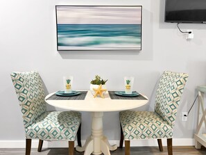 Studio Suite | In-room dining - Seaside Escape (Fort Walton Beach)