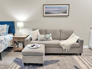 Studio Suite | Living area | Smart TV - Seaside Escape (Fort Walton Beach)