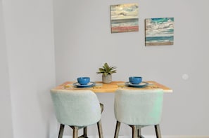 Studio Suite | In-room dining - Seaside Escape (Fort Walton Beach)
