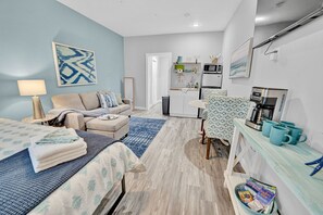 Studio Suite | Individually decorated, individually furnished, desk, laptop workspace - Seaside Escape (Fort Walton Beach)