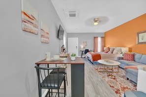 Studio Suite | Individually decorated, individually furnished, desk, laptop workspace - Seaside Escape (Fort Walton Beach)