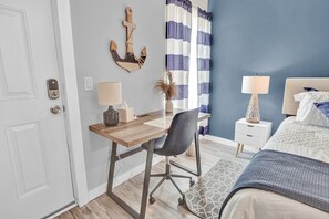Studio Suite | Individually decorated, individually furnished, desk, laptop workspace - Seaside Escape (Fort Walton Beach)
