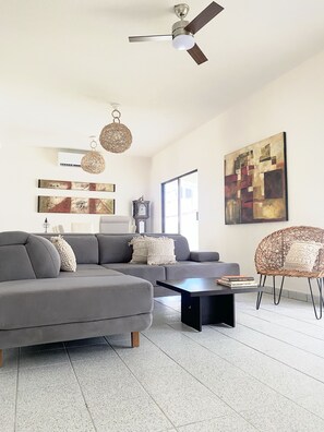 Smart TV - NEW Casa Downtown Cozumel 5BR 4BR with pool (Cozumel)