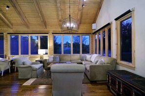 TV, fireplace, offices - Mountain Majesty (Crested Butte)