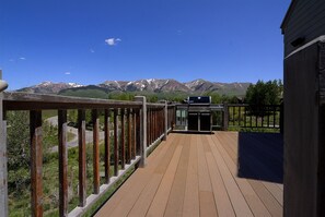 Property grounds - Mountain Majesty / Family Home with Forever Views and Walking Distance to Slopes (Crested Butte)