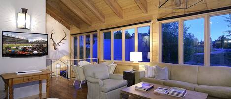 Televisor i llar de foc