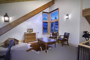 Interior - Mountain Majesty (Crested Butte)