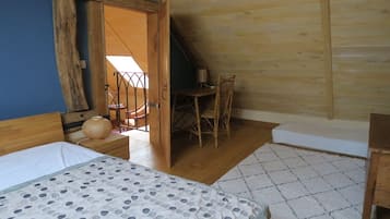 2 slaapkamers, een strijkplank/strijkijzer, reisbedje, gratis wifi