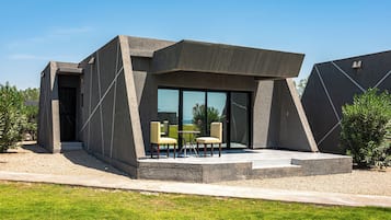 Deluxe Villa, 1 King Bed, Smoking, Sea View | Minibar, blackout curtains, soundproofing, iron/ironing board