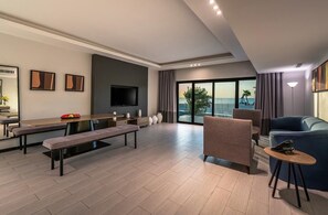 Minibar, cortinas blackout y sistema de insonorización